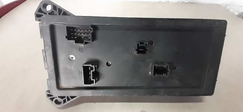 CAJA RELES / FUSIBLES