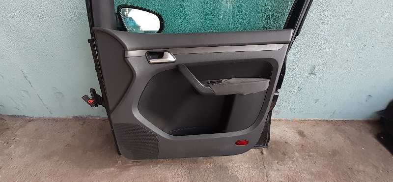 GUARNECIDO PUERTA DELANTERA DERECHA