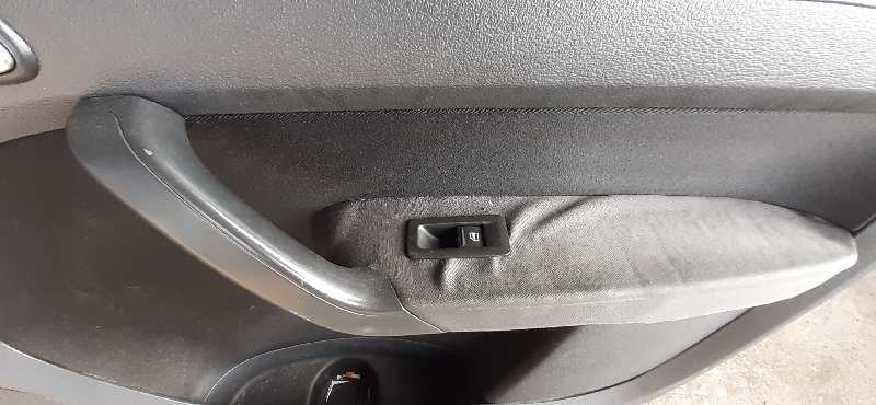 MANDO ELEVALUNAS DELANTERO DERECHO