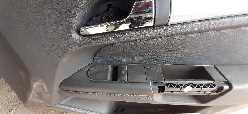 ELEVALUNAS DELANTERO DERECHO