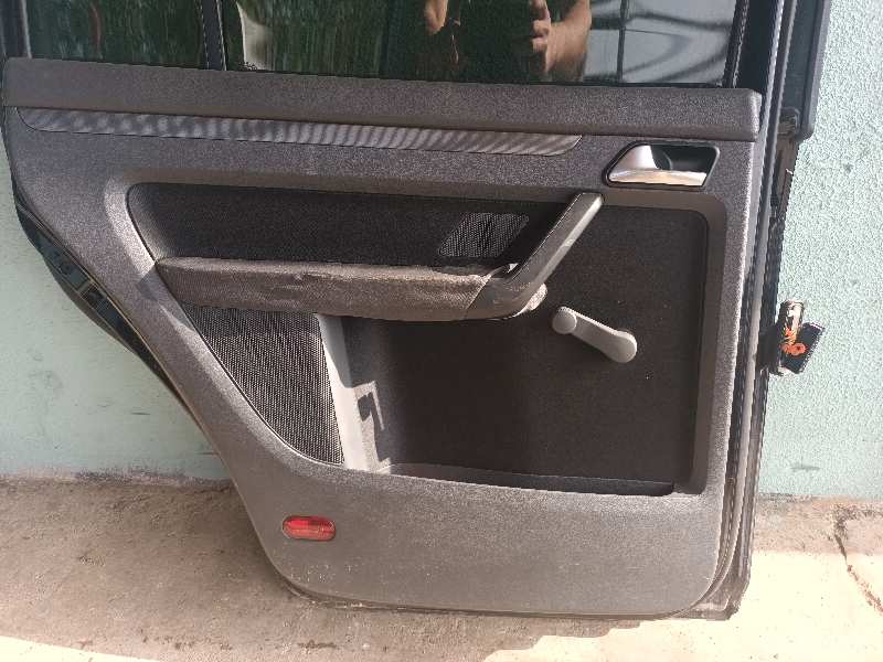 GUARNECIDO PUERTA TRASERA IZQUIERDA