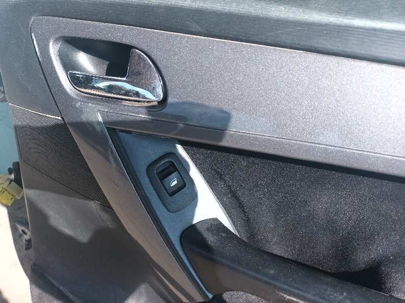 ELEVALUNAS TRASERO DERECHO