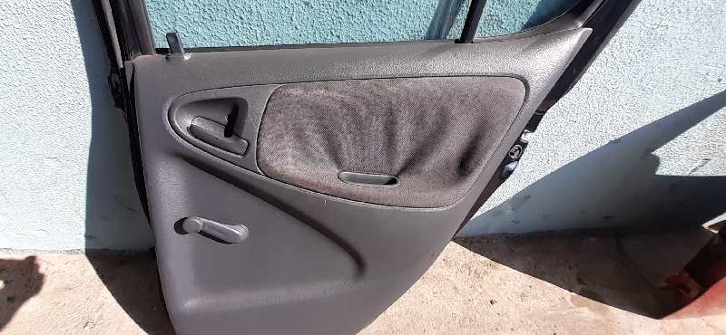 GUARNECIDO PUERTA TRASERA DERECHA