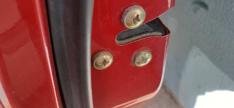 CERRADURA PUERTA TRASERA IZQUIERDA 