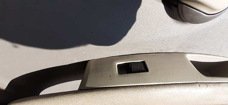 ELEVALUNAS DELANTERO DERECHO