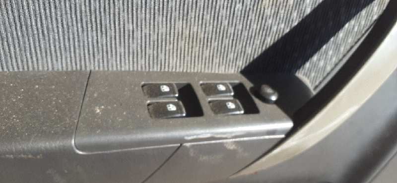 ELEVALUNAS DELANTERO IZQUIERDO