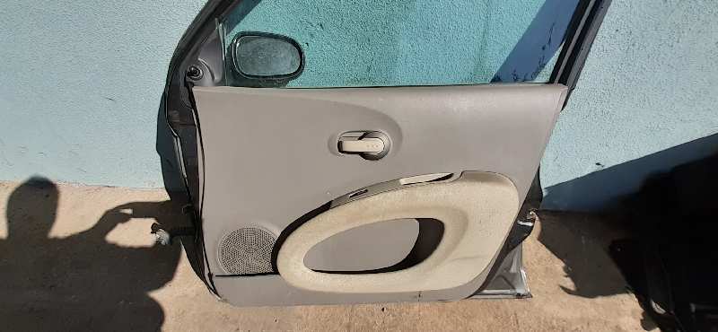 GUARNECIDO PUERTA DELANTERA DERECHA