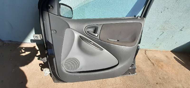 GUARNECIDO PUERTA DELANTERA DERECHA