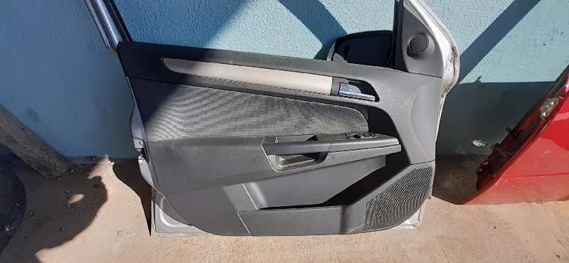 GUARNECIDO PUERTA DELANTERA IZQUIERDA