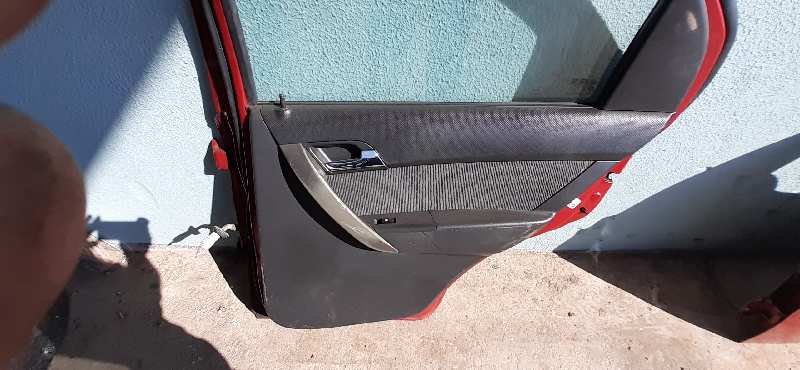 GUARNECIDO PUERTA TRASERA DERECHA