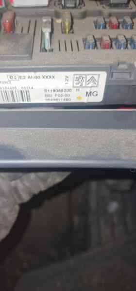 CAJA RELES / FUSIBLES