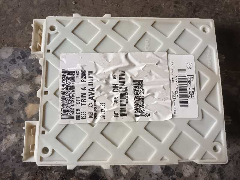 CAJA RELES / FUSIBLES