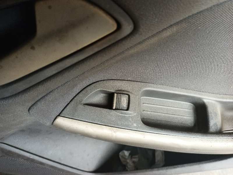 ELEVALUNAS DELANTERO DERECHO