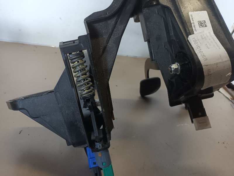 PEDAL EMBRAGUE