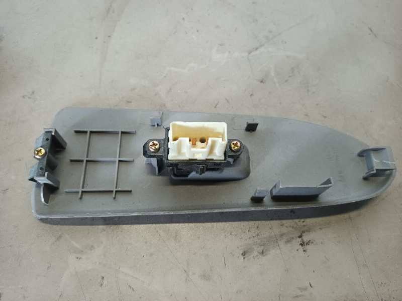 MANDO ELEVALUNAS DELANTERO DERECHO