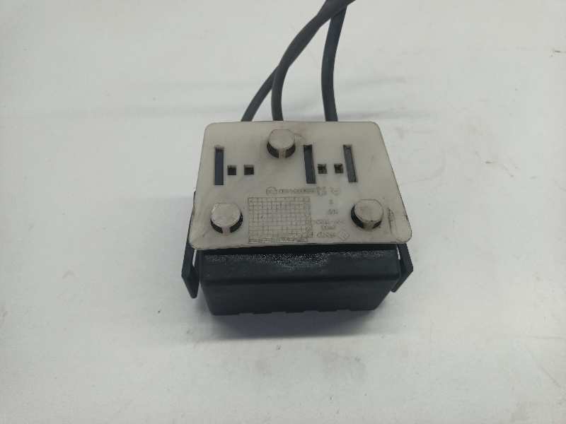 CAJA RELES / FUSIBLES