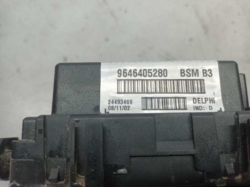 CAJA RELES / FUSIBLES