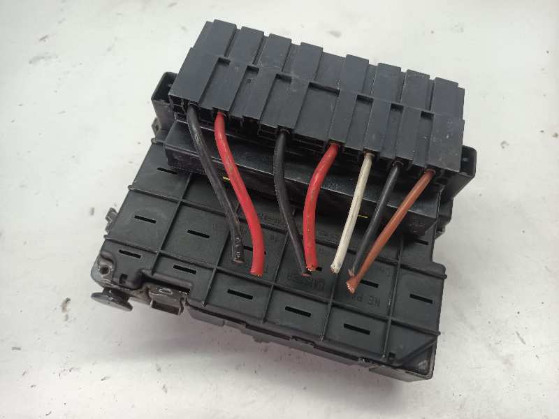 CAJA RELES / FUSIBLES