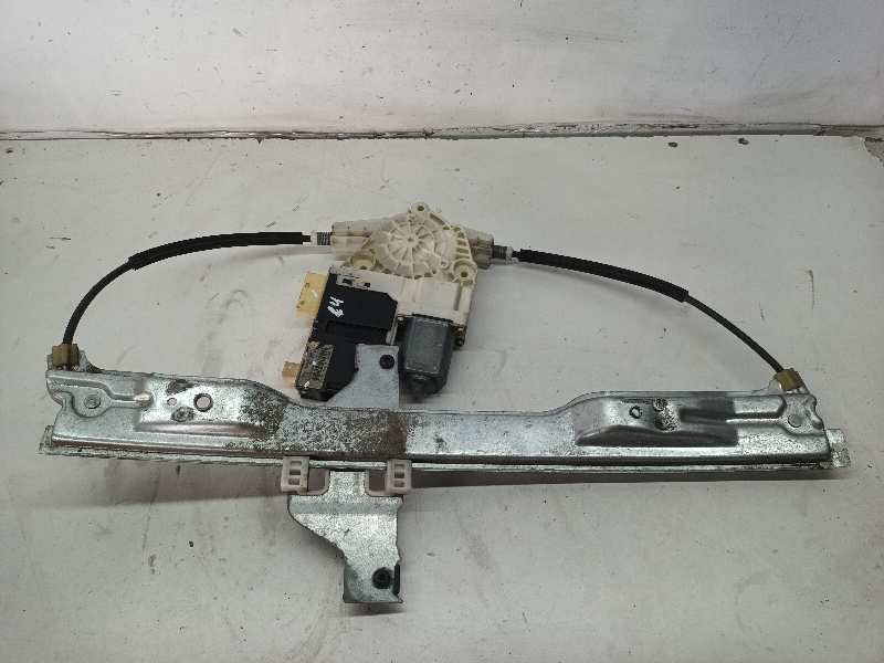 ELEVALUNAS DELANTERO DERECHO