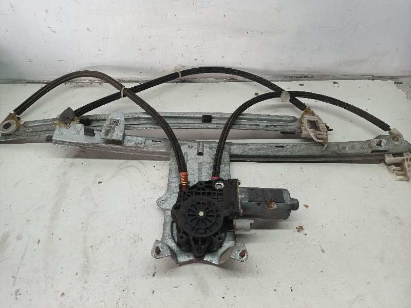 ELEVALUNAS DELANTERO DERECHO