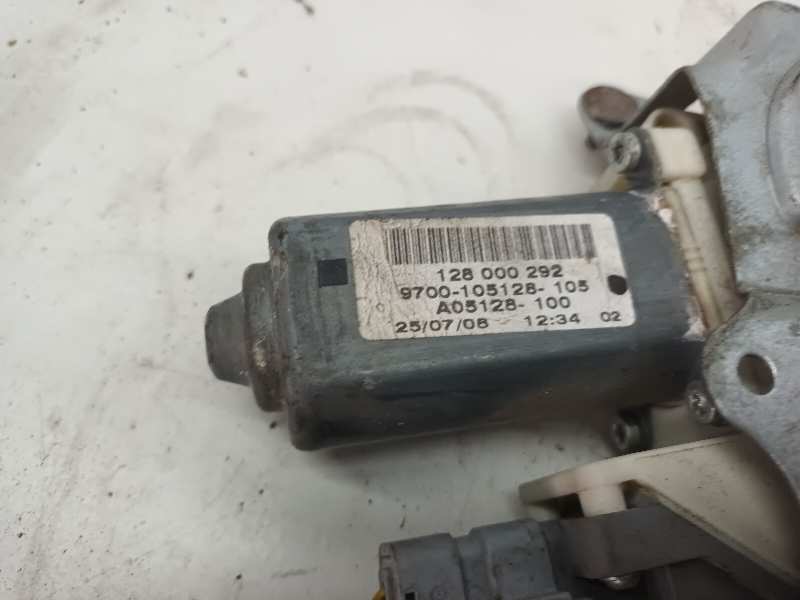 ELEVALUNAS DELANTERO IZQUIERDO