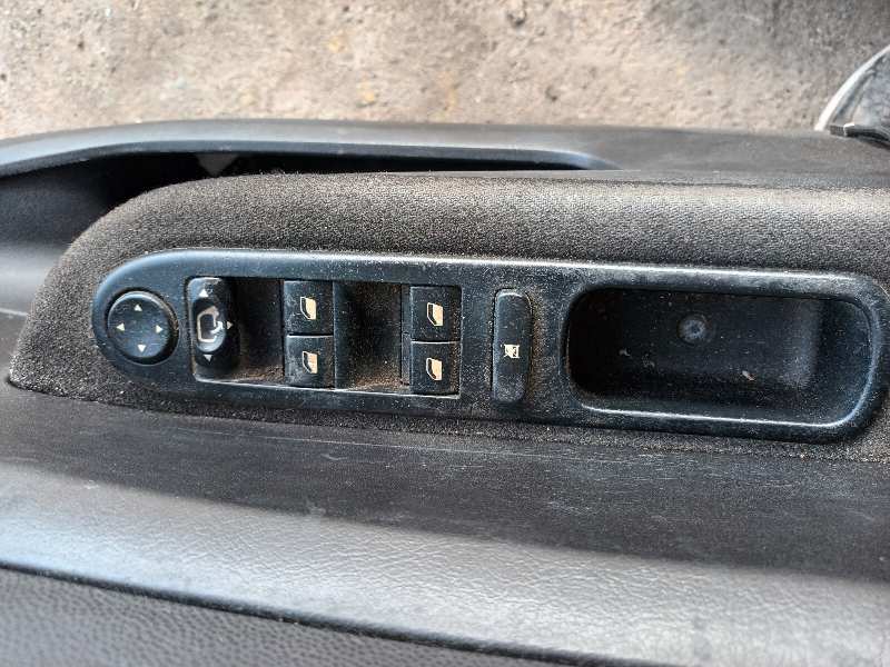 MANDO ELEVALUNAS DELANTERO IZQUIERDO 