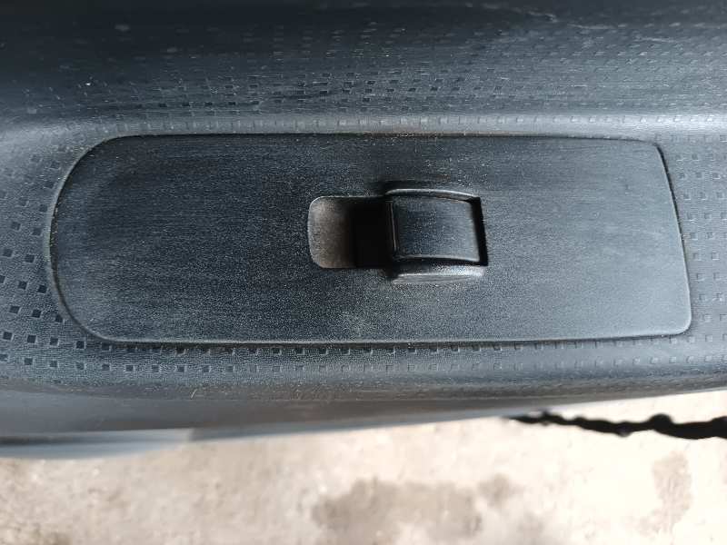 MANDO ELEVALUNAS DELANTERO DERECHO MITSUBISHI COLT BERLINA 5 (Z30A)