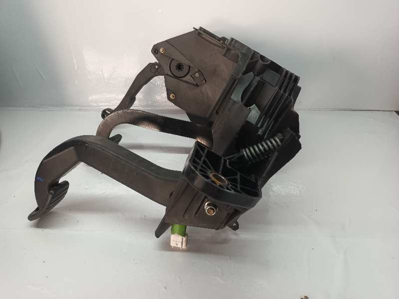 PEDAL EMBRAGUE