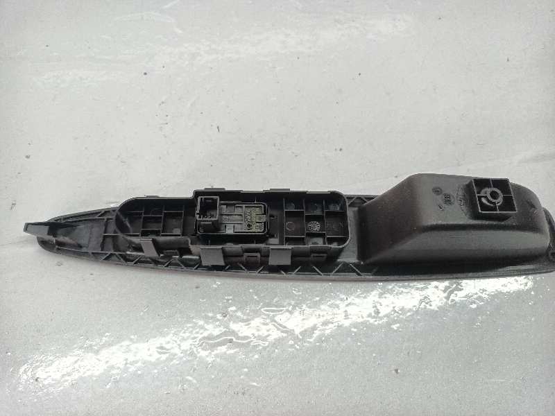 MANDO ELEVALUNAS DELANTERO DERECHO