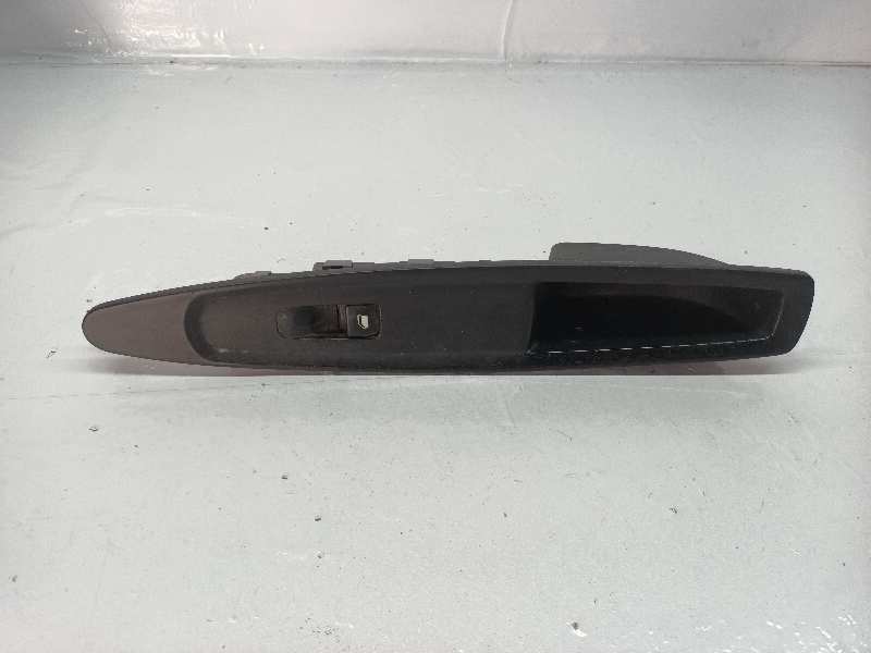 MANDO ELEVALUNAS DELANTERO DERECHO