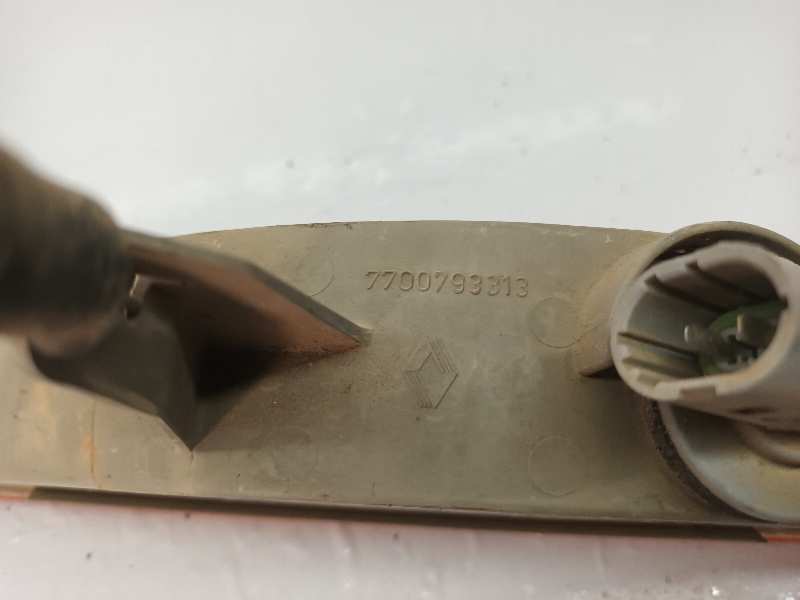 PILOTO DELANTERO DERECHO