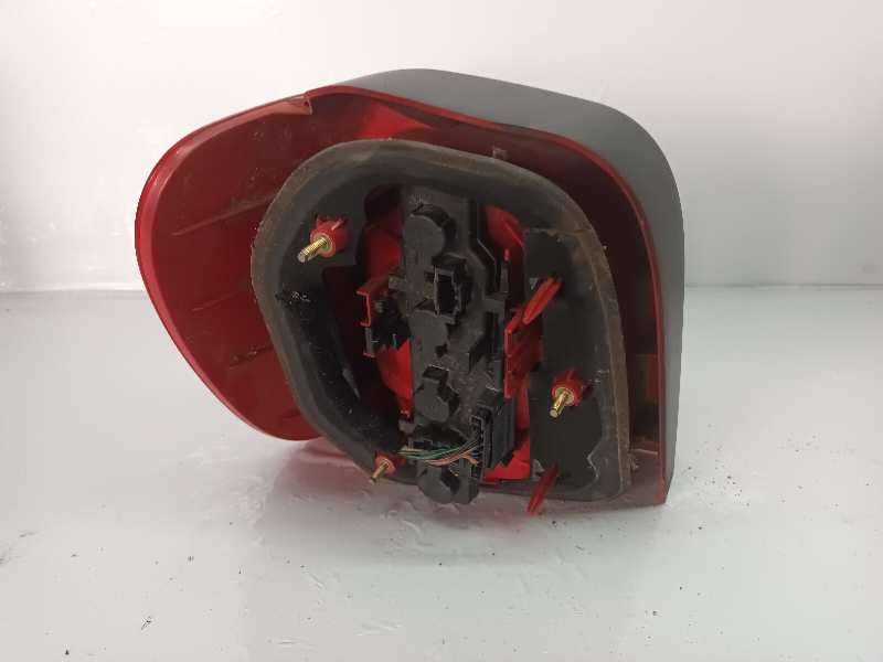 6N0945257B PILOTO TRASERO DERECHO VOLKSWAGEN POLO BERLINA (6N1)