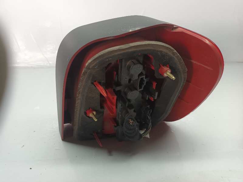 PILOTO TRASERO IZQUIERDO VOLKSWAGEN POLO BERLINA (6N1)