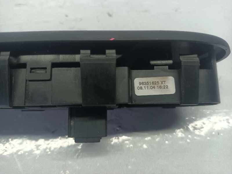 MANDO ELEVALUNAS DELANTERO DERECHO