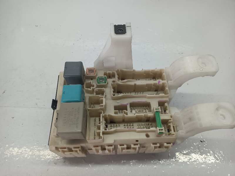 CAJA RELES / FUSIBLES