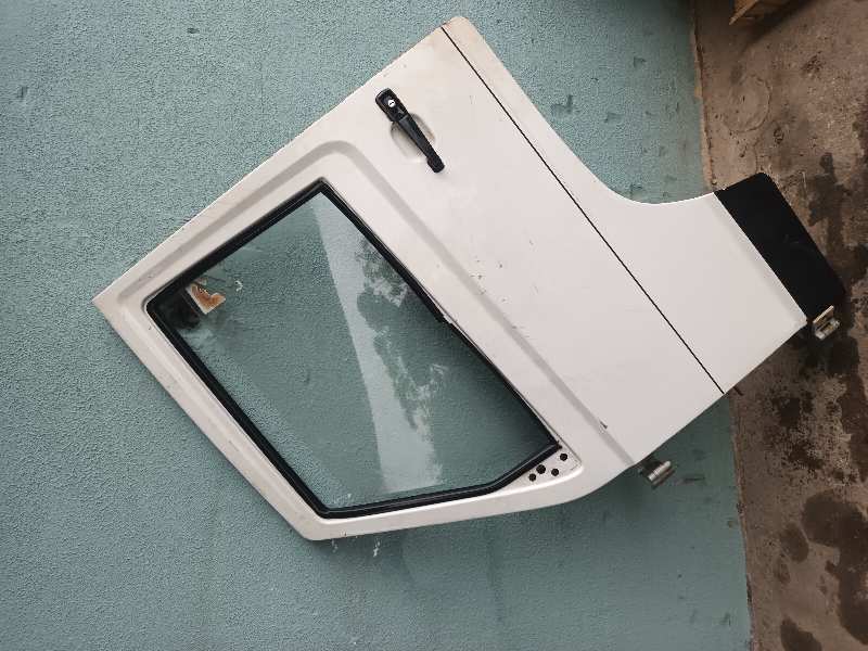 PUERTA DELANTERA IZQUIERDA