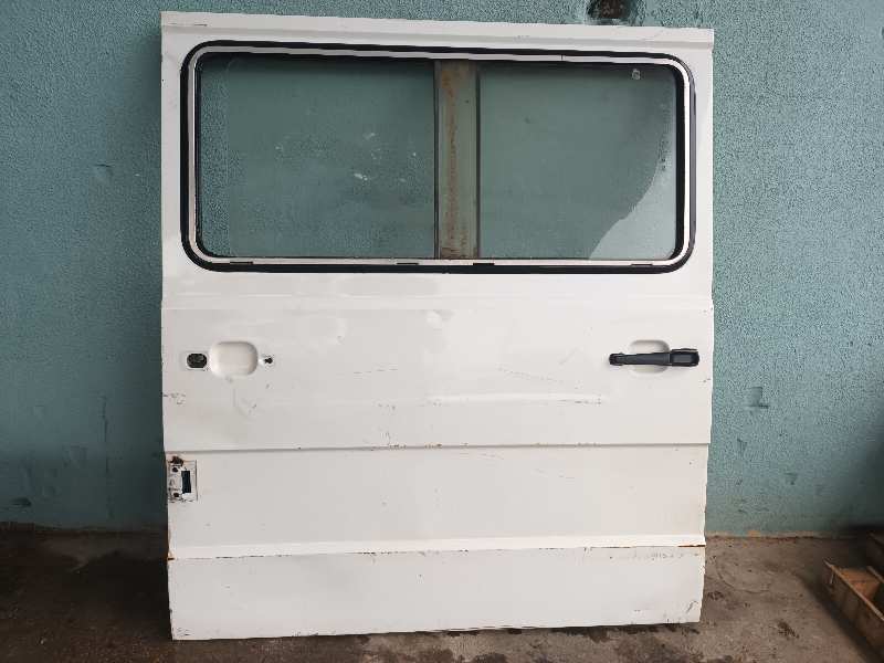 PUERTA TRASERA DERECHA MERCEDES MB 100 D CAJA CERRADA / COMBI