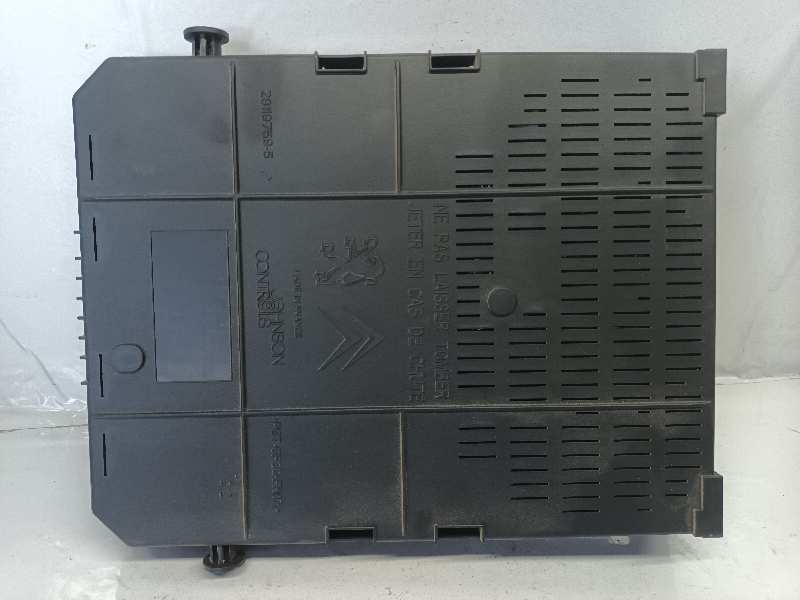 CAJA RELES / FUSIBLES