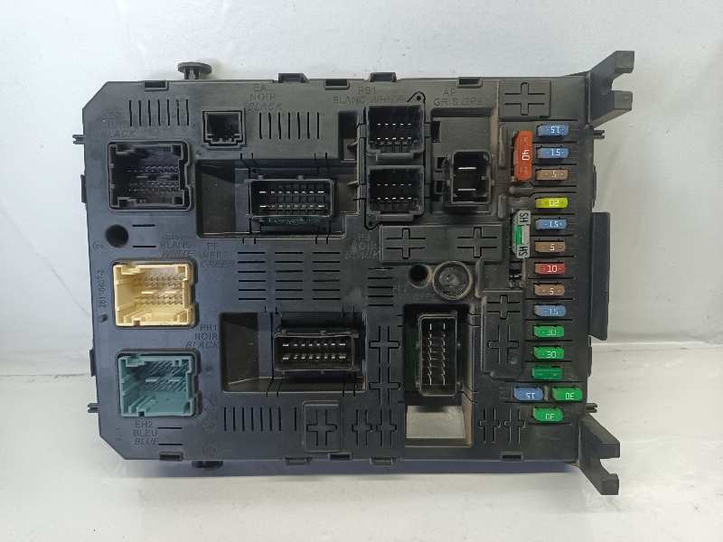 CAJA RELES / FUSIBLES