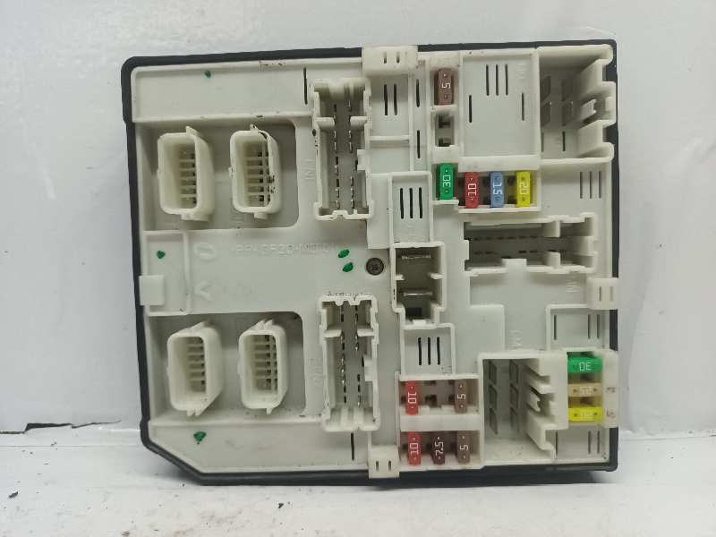 CAJA RELES / FUSIBLES