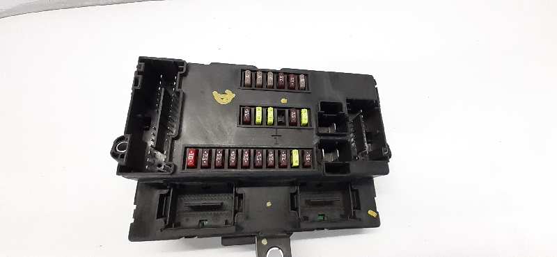 CAJA RELES / FUSIBLES