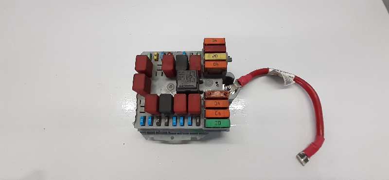 CAJA RELES / FUSIBLES