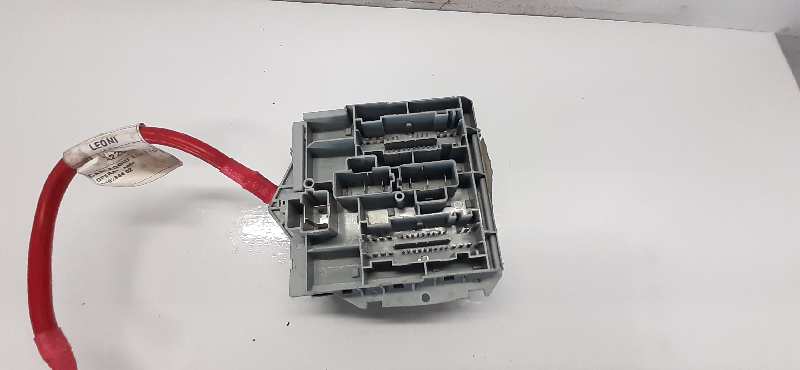 CAJA RELES / FUSIBLES