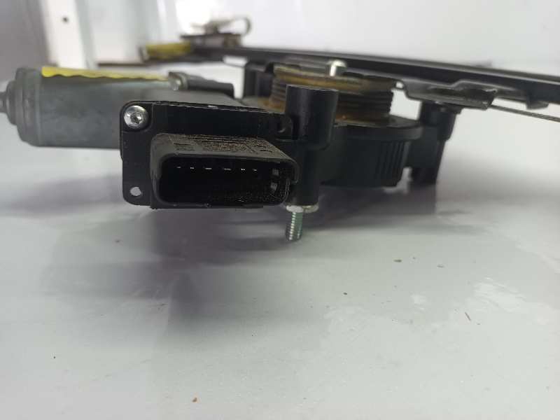 ELEVALUNAS DELANTERO IZQUIERDO