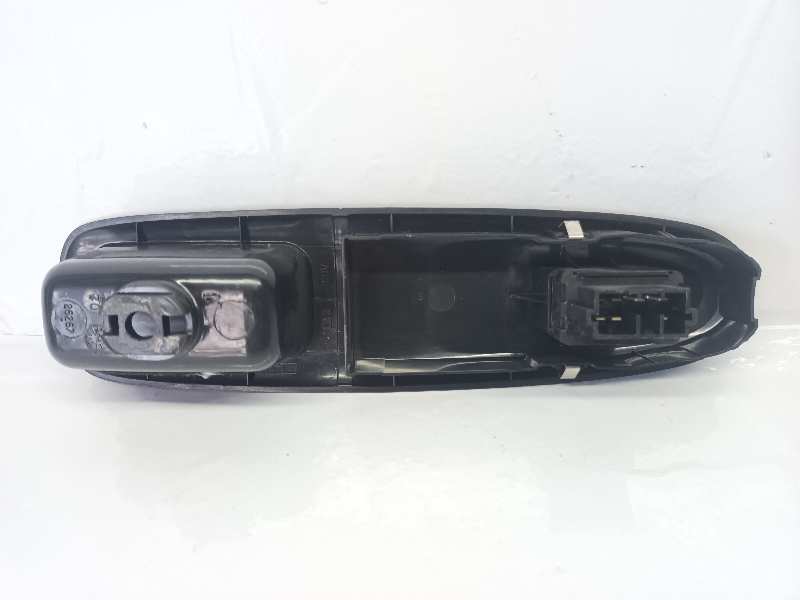 MANETA ELEVALUNAS TRASERA DERECHA