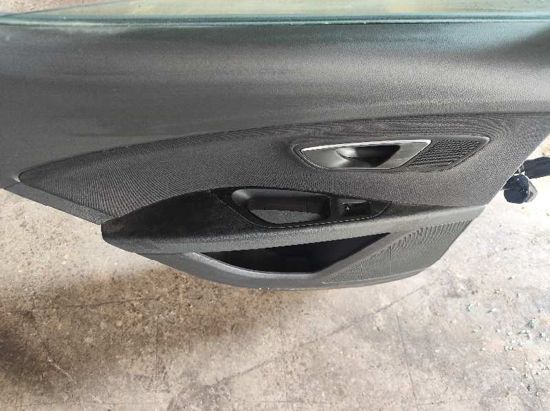 GUARNECIDO PUERTA TRASERA IZQUIERDA