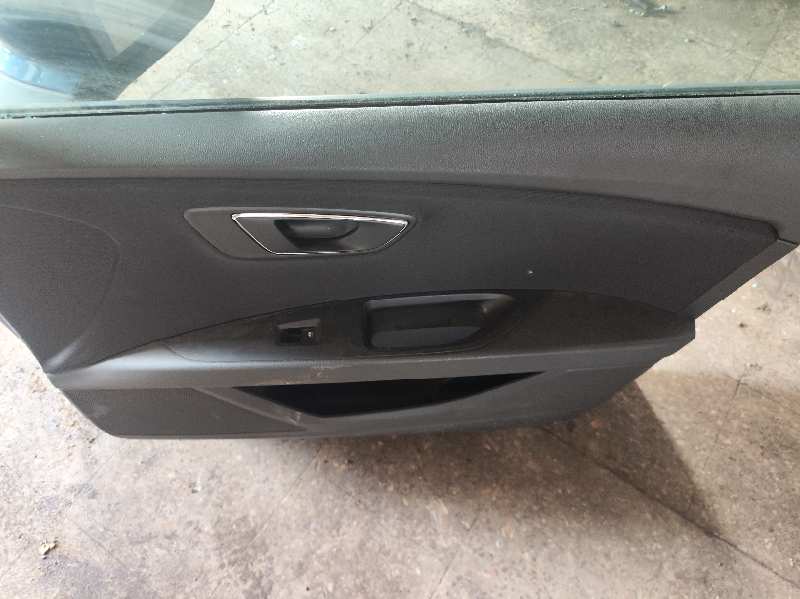 GUARNECIDO PUERTA DELANTERA DERECHA