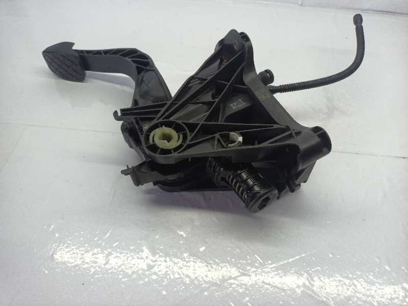 PEDAL EMBRAGUE