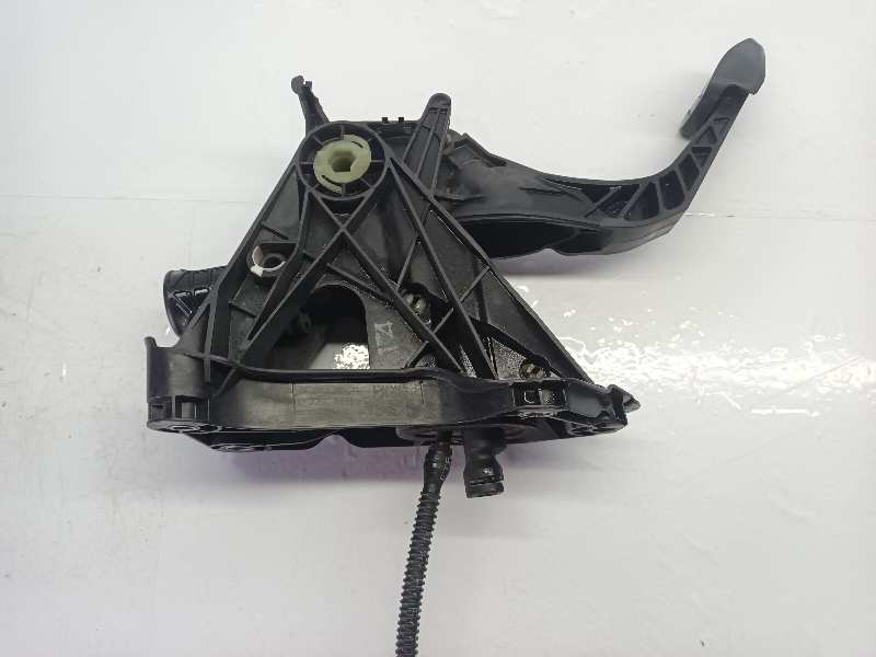 PEDAL EMBRAGUE
