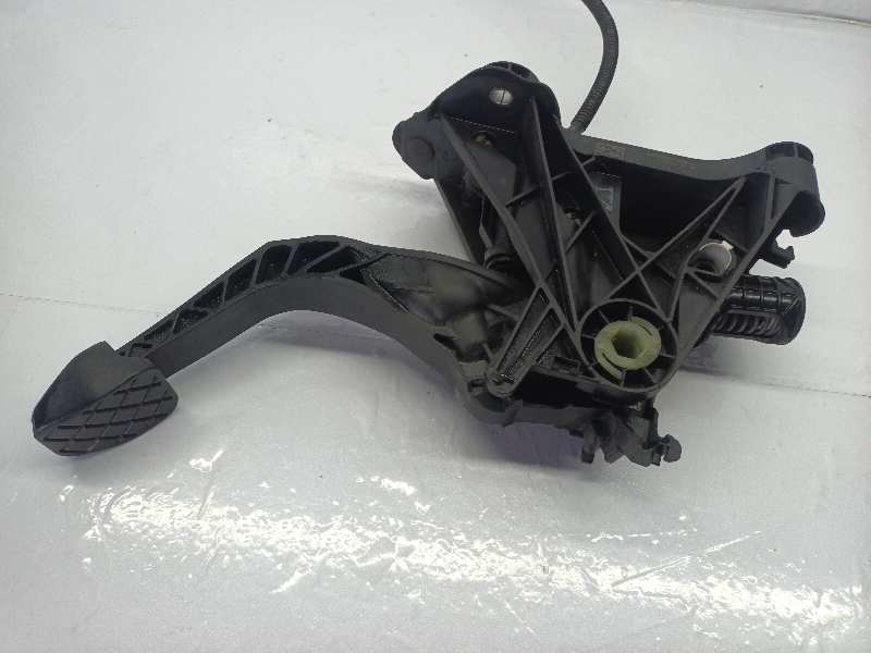 PEDAL EMBRAGUE